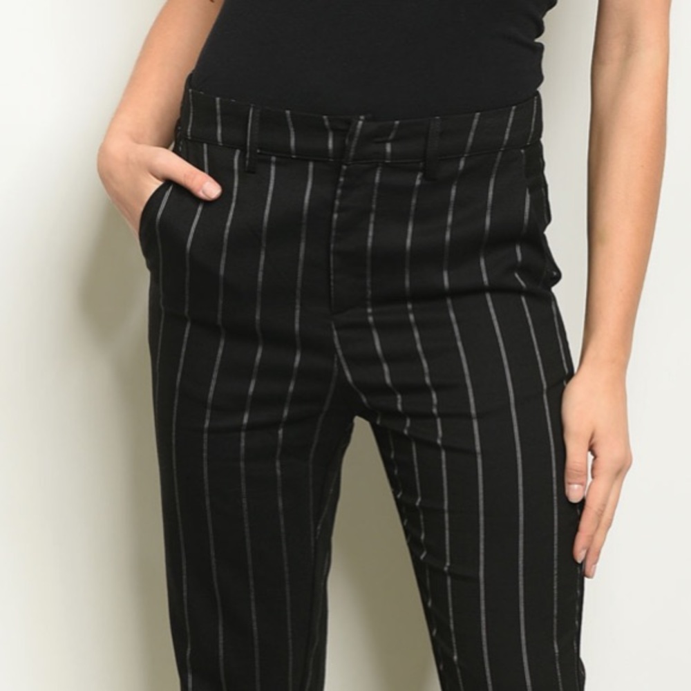 LAST2️⃣//BLACK WHITE PINSTRIPED CROPPED PANTS - Picture 6 of 9